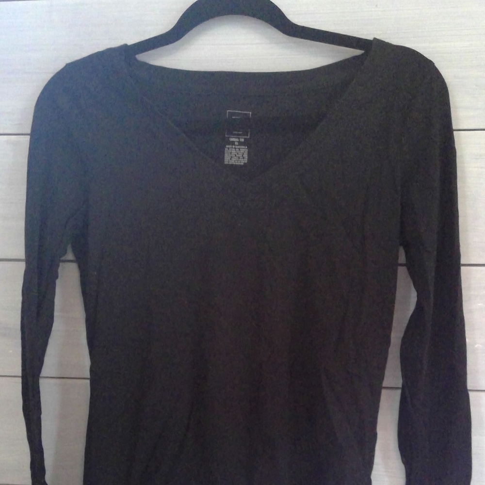 Black Vneck Long Sleeve Tee